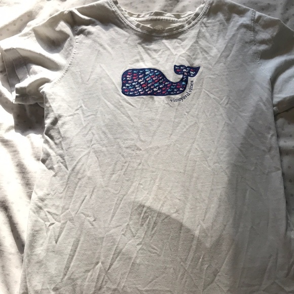 Vineyard Vines Tops - Vineyard Vines T-Shirt with front whale